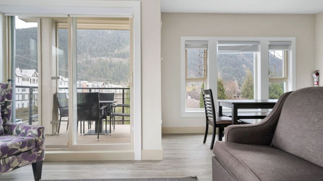 Photo of Livingroom in Harrison Hot Springs