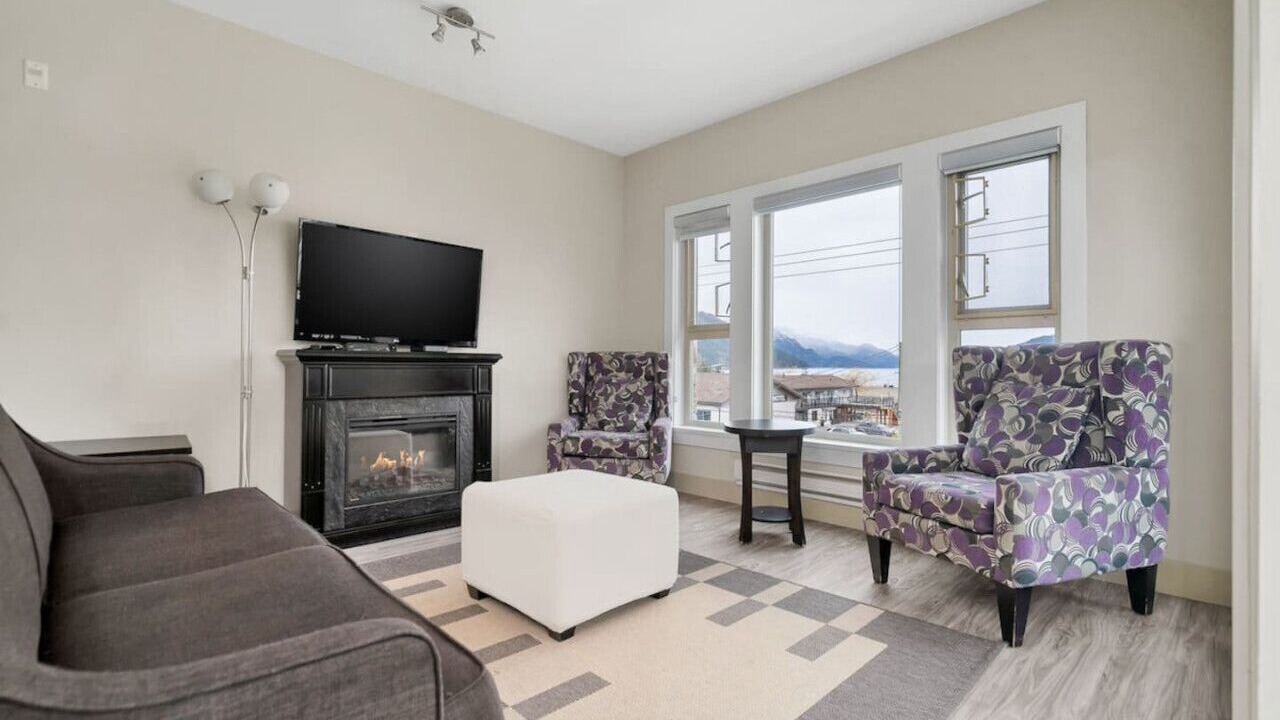 Photo of Livingroom in Harrison Hot Springs