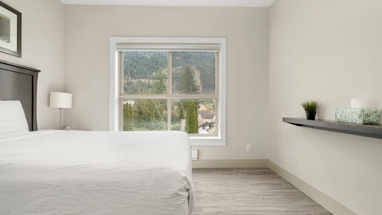 Photo of Bedroom in Harrison Hot Springs