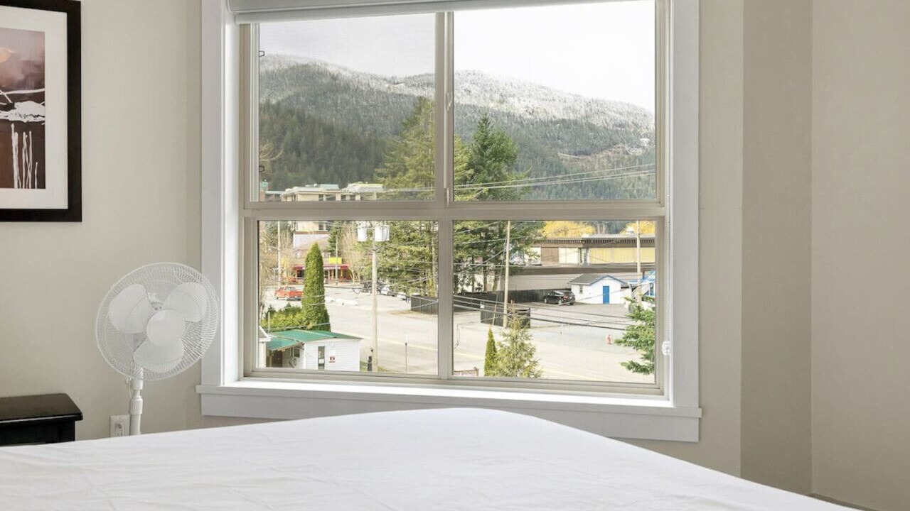 Photo of Bedroom in Harrison Hot Springs