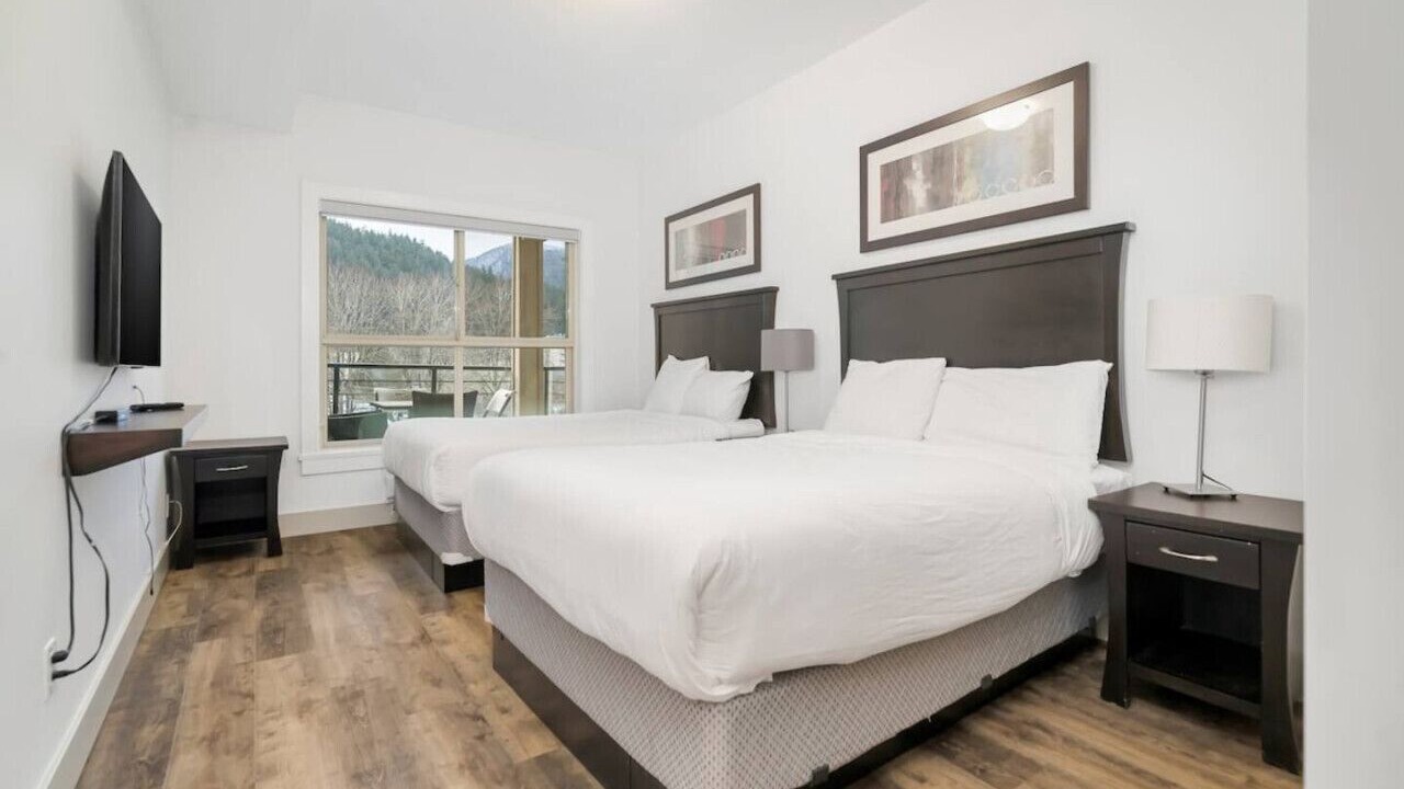 Photo of Bedroom in Harrison Hot Springs