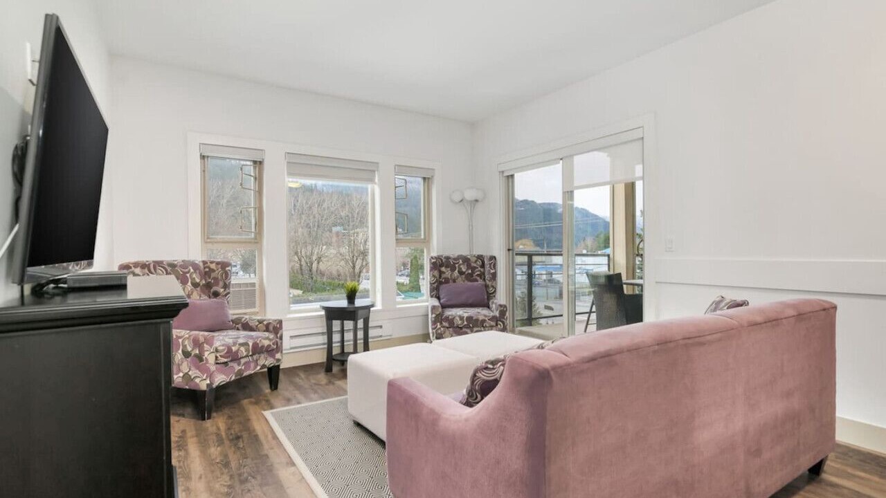 Photo of Livingroom in Harrison Hot Springs