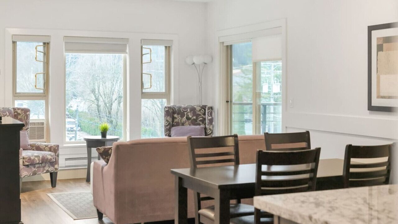 Photo of Livingroom in Harrison Hot Springs