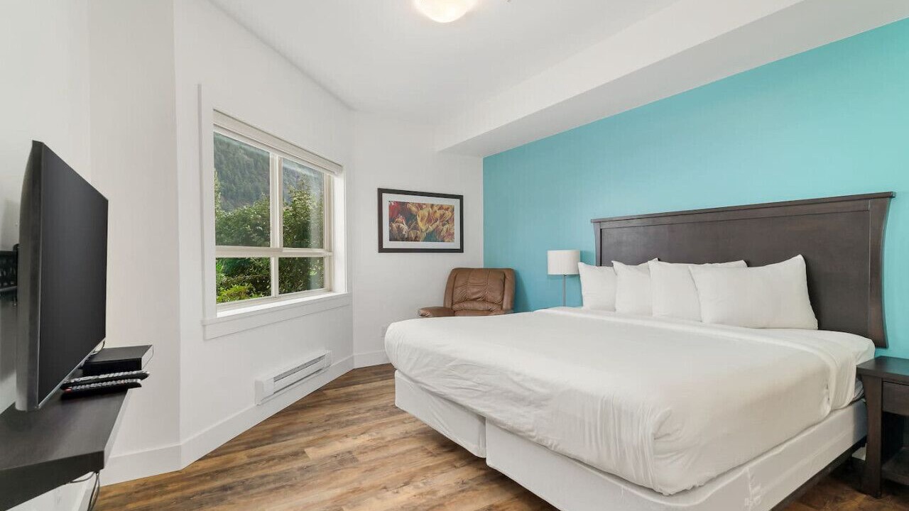 Photo of Bedroom in Harrison Hot Springs