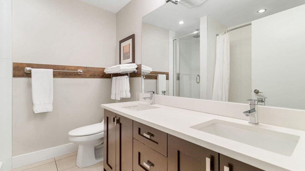Photo of Bathroom in Harrison Hot Springs