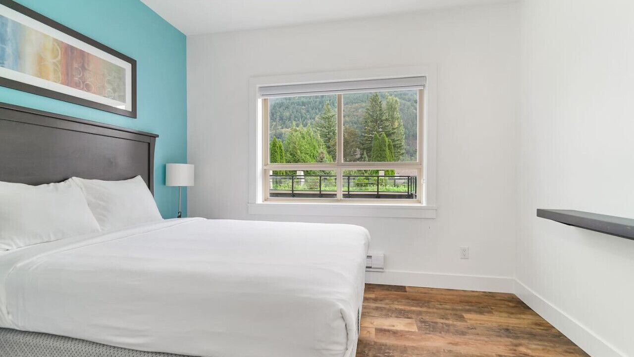 Photo of Bedroom in Harrison Hot Springs
