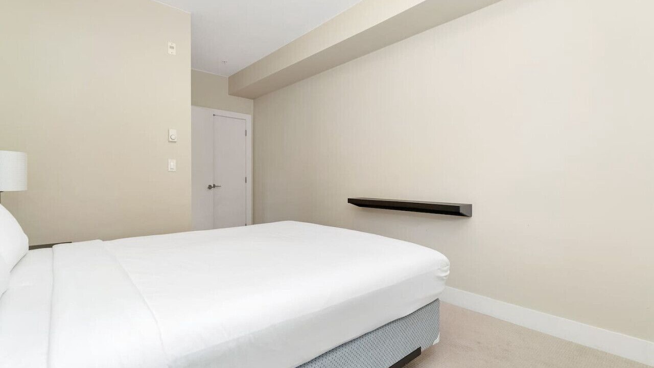 Photo of Bedroom in Harrison Hot Springs