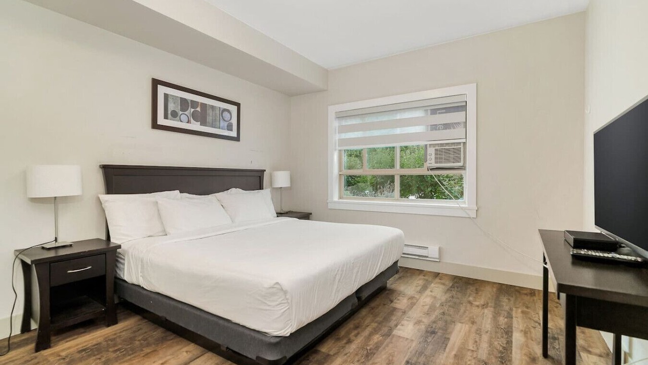 Photo of Bedroom in Harrison Hot Springs