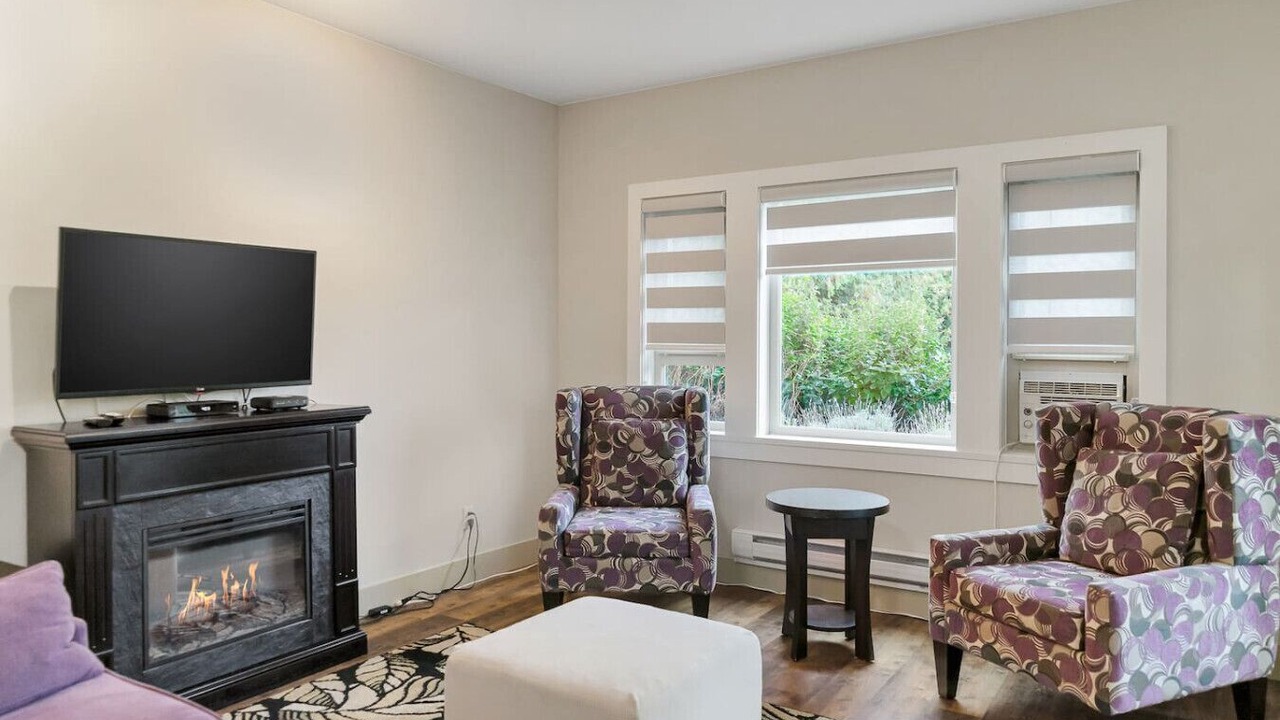 Photo of Livingroom in Harrison Hot Springs