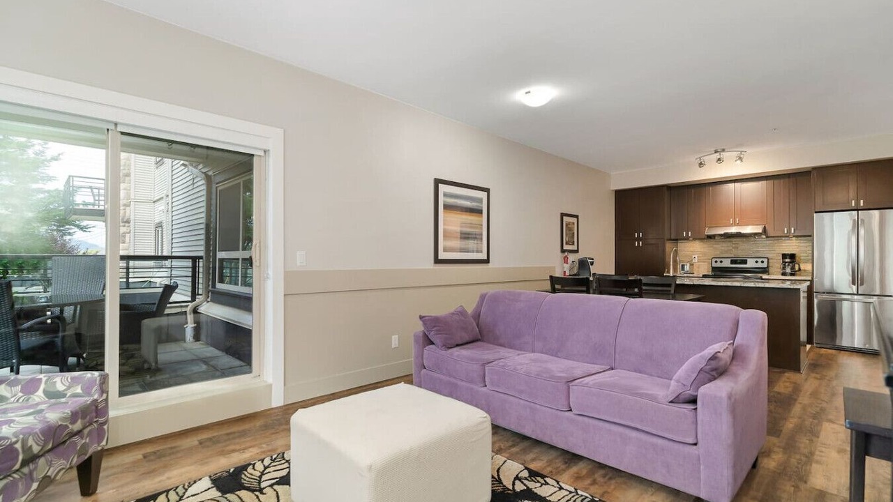 Photo of Livingroom in Harrison Hot Springs