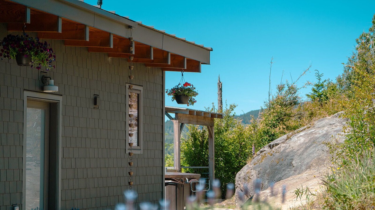 Photo of Patio Balcony in Juan de Fuca Electoral Area