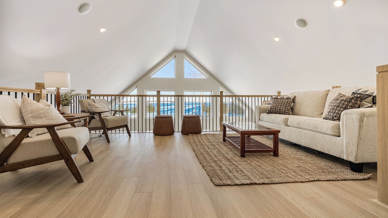 Photo of Livingroom in Little Pond