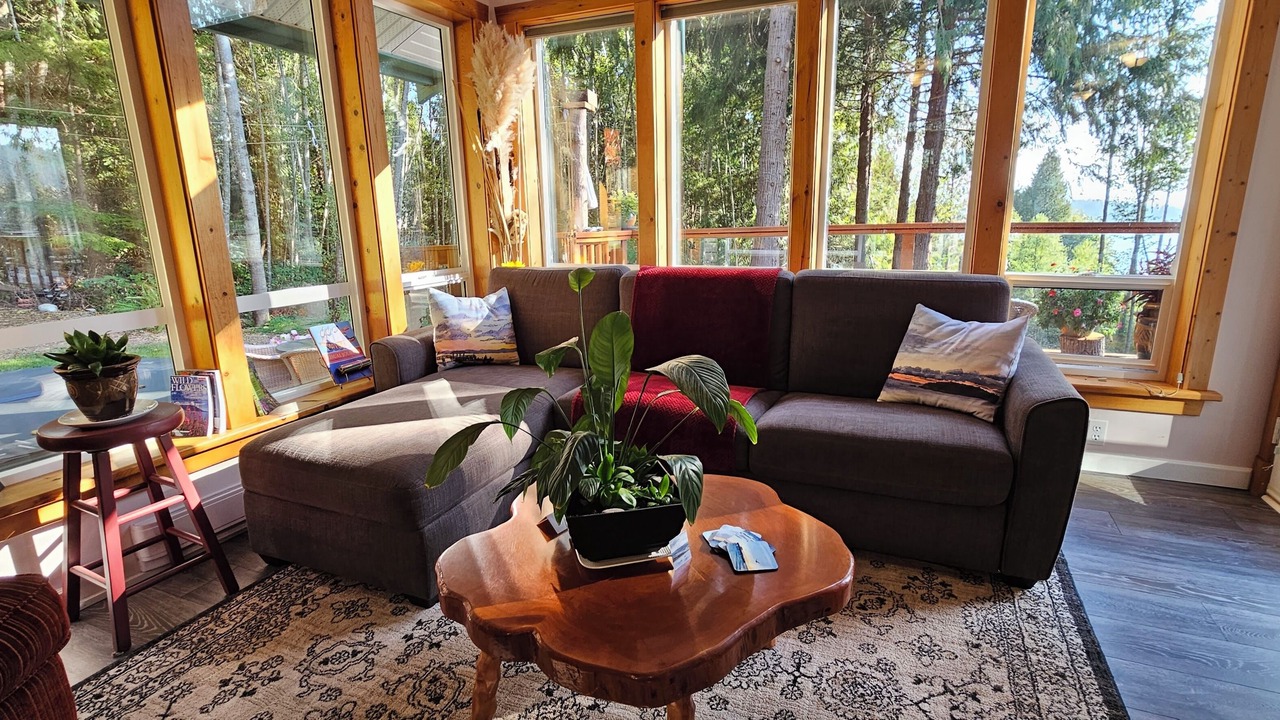 Photo of Livingroom in West Sechelt
