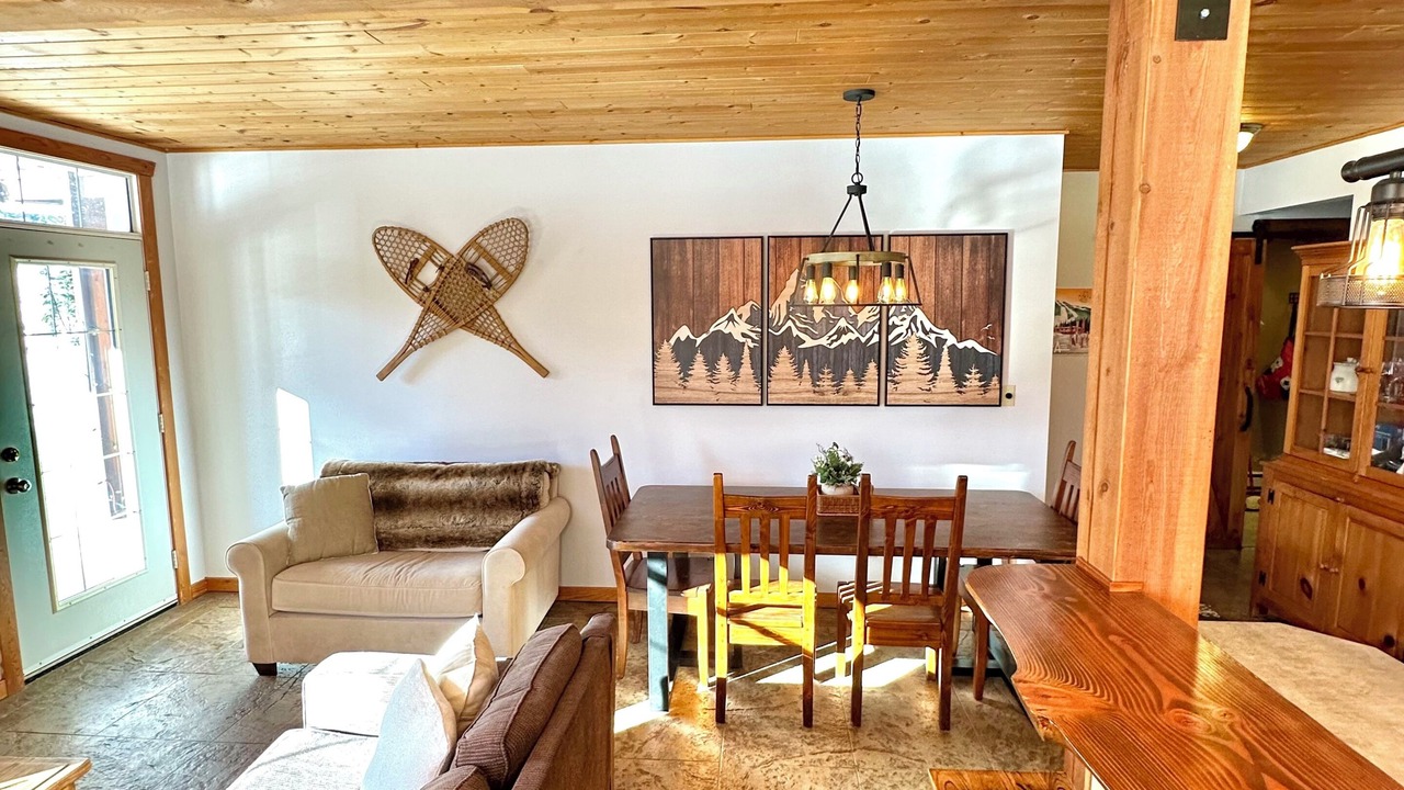 Photo of Livingroom in Okanagan-Similkameen