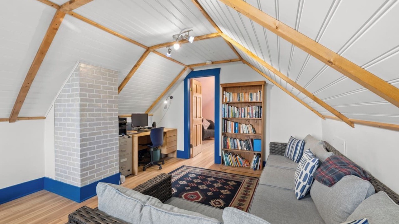 Photo of Livingroom in East Side