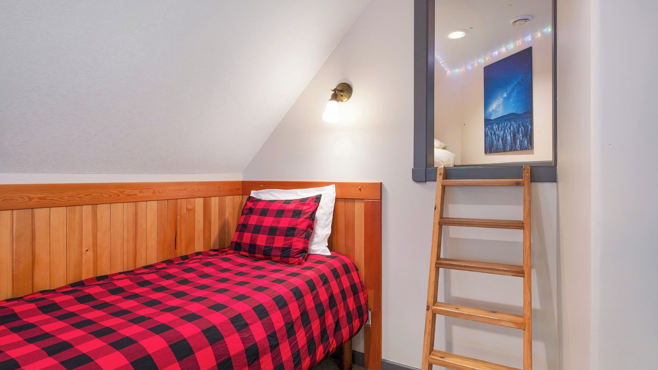 Photo of Bedroom in Silver Star Mountain