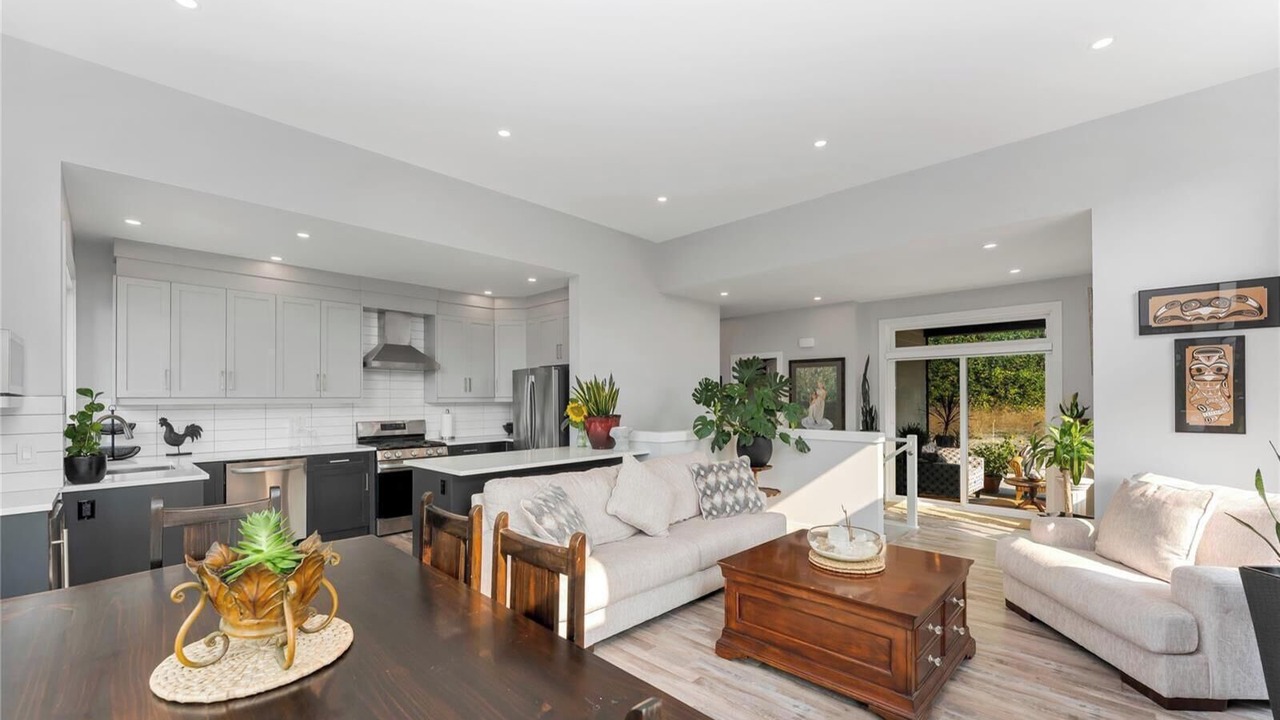 Photo of Livingroom in Youbou