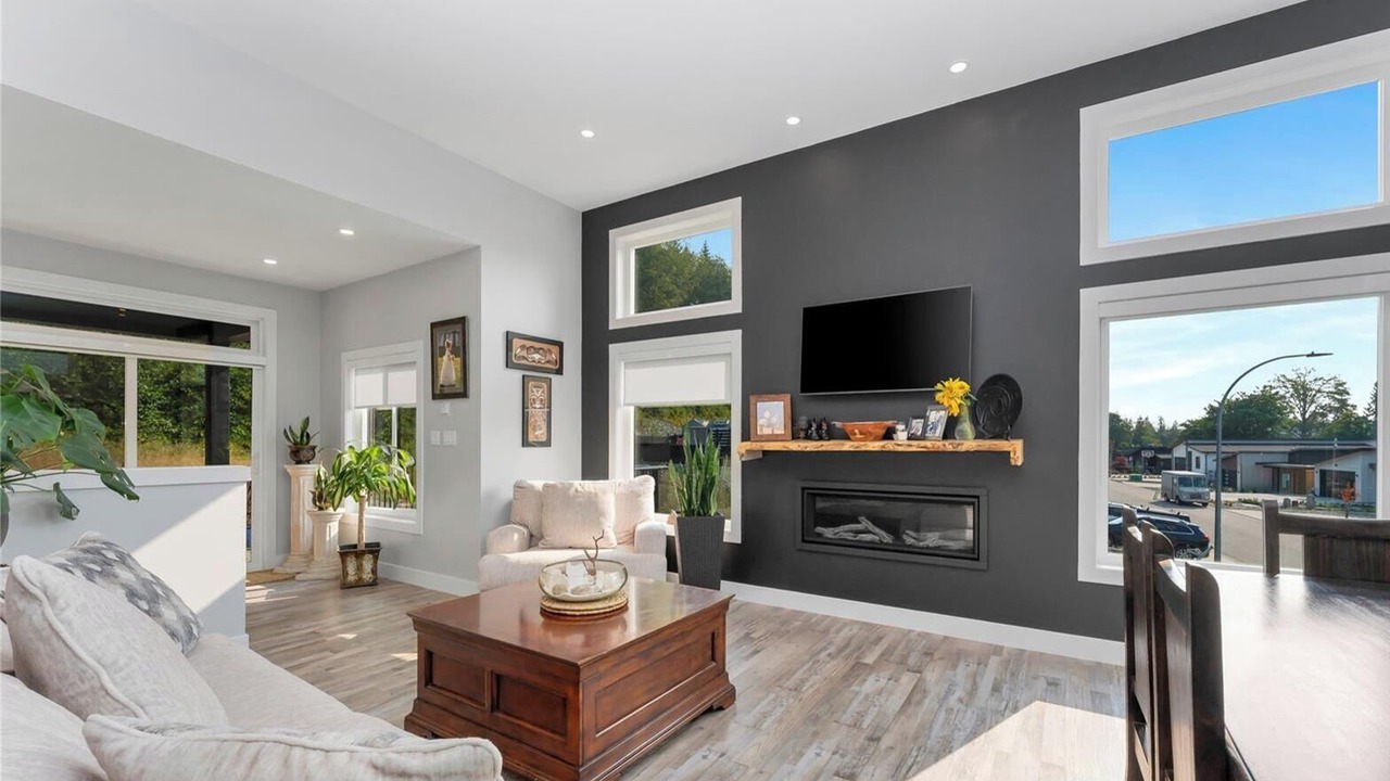 Photo of Livingroom in Youbou