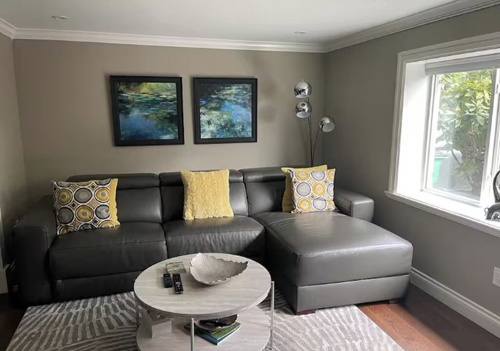 Photo of Livingroom in Saanich West