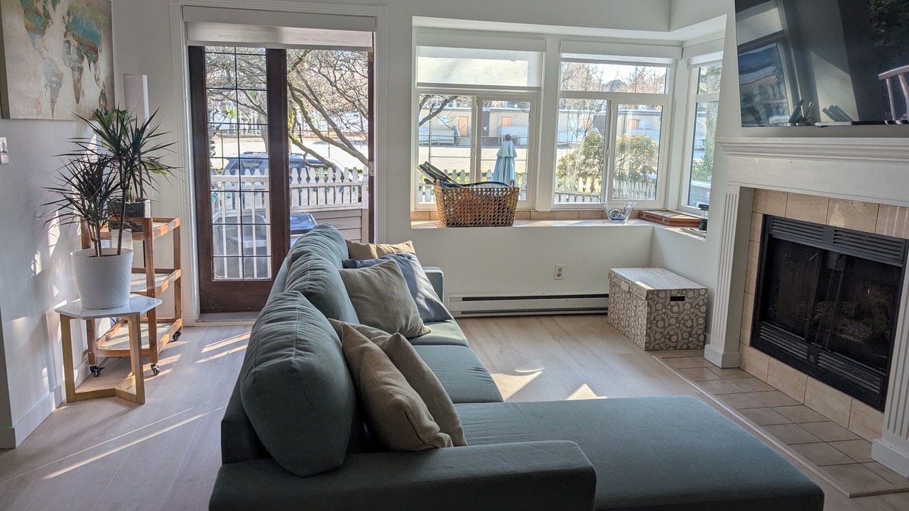 Photo of Livingroom in Mount Pleasant