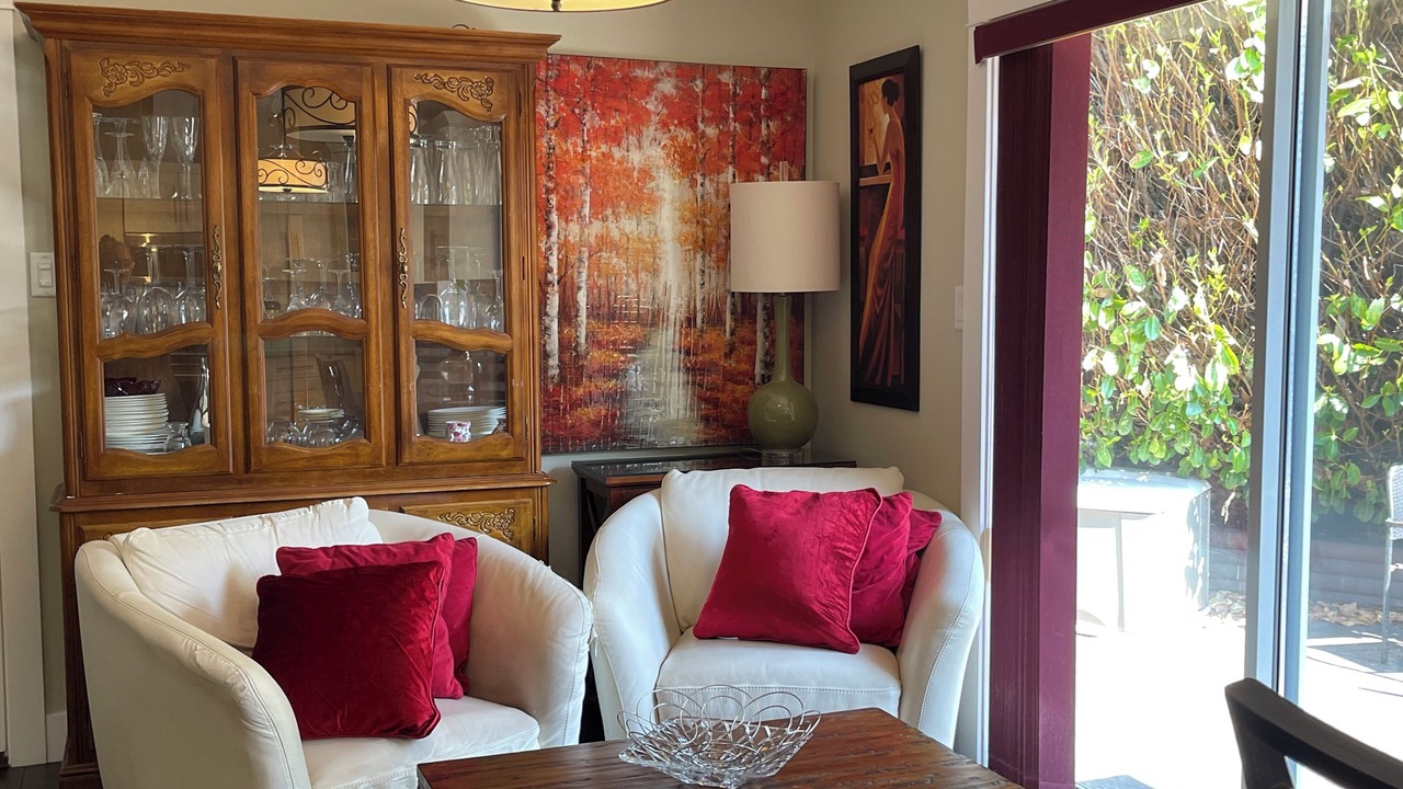 Photo of Livingroom in Saanich West