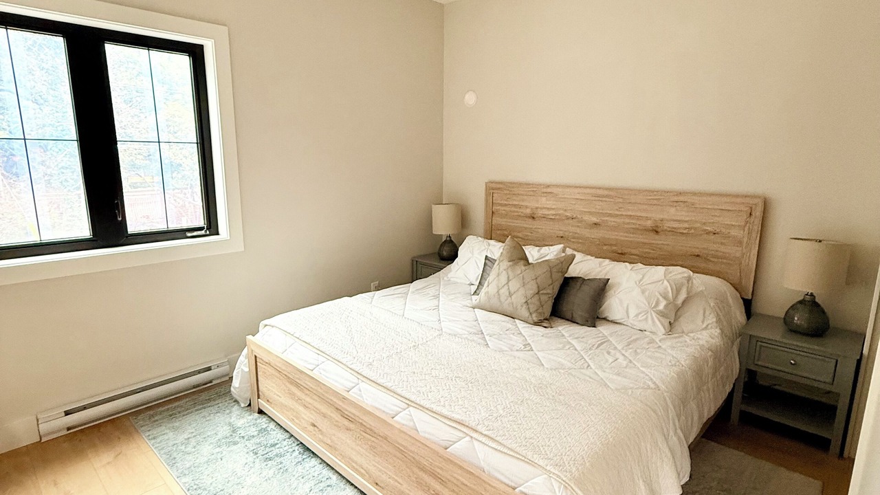 Photo of Bedroom in Saanich East