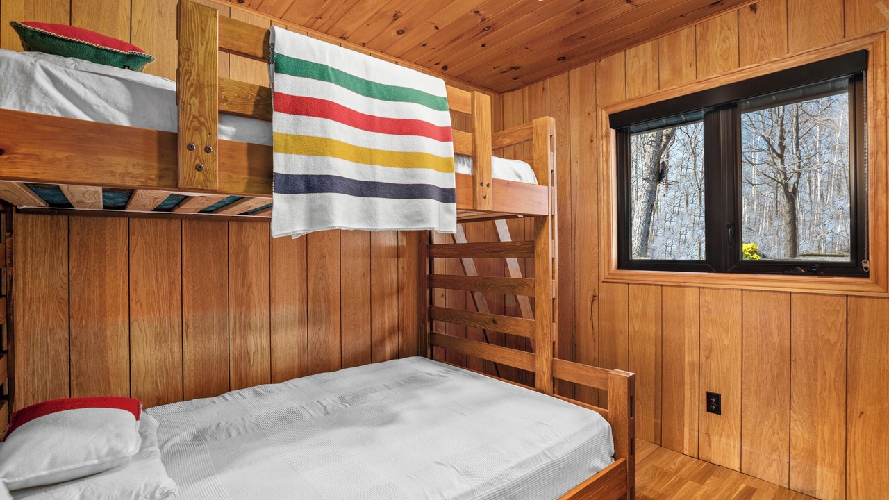 Photo of Bedroom in Muskoka Lakes