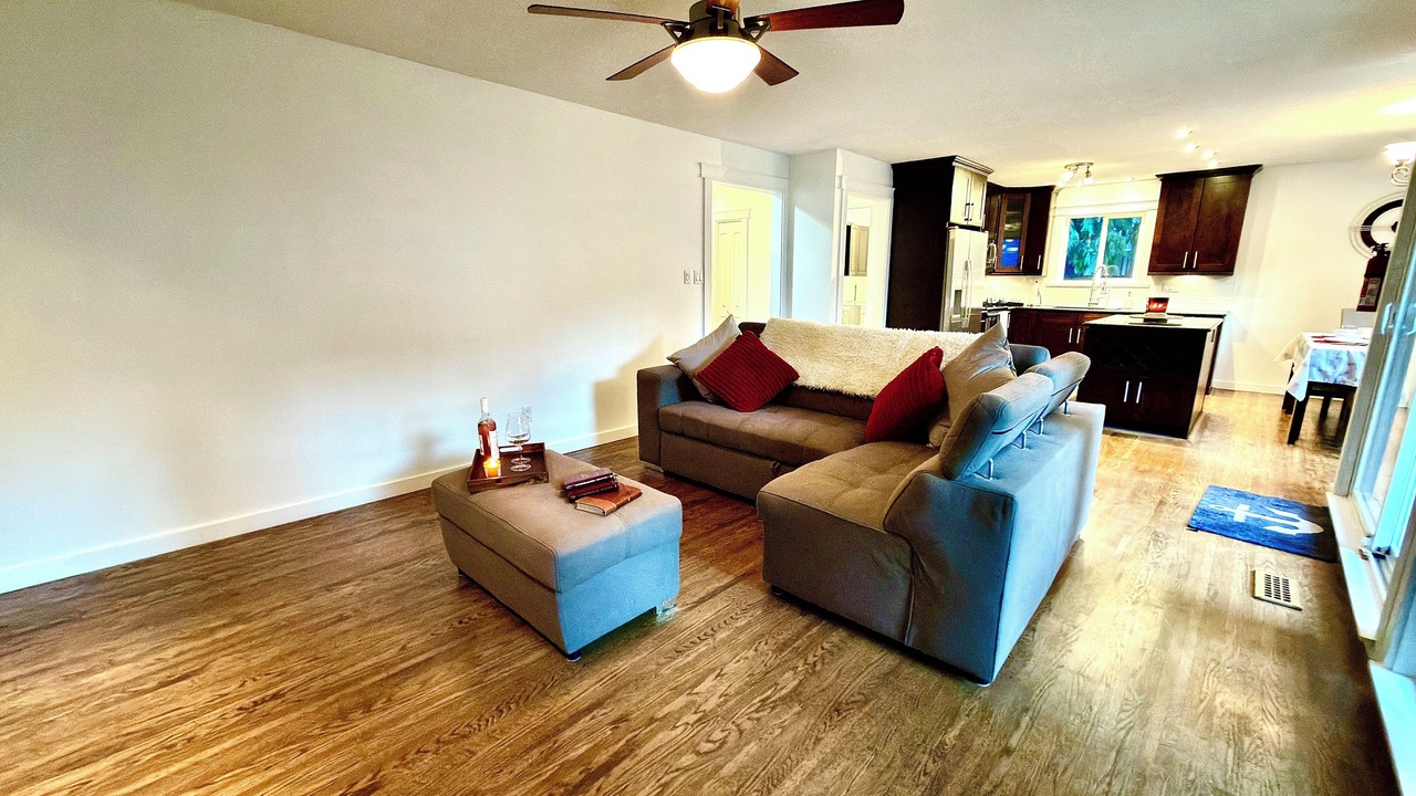 Photo of Livingroom in Langley