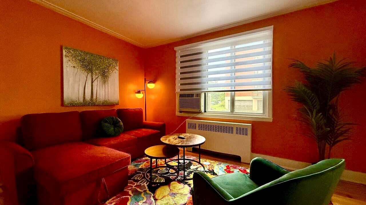 Photo of Livingroom in Cote-Des-Neiges—Notre-Dame-De-Grace