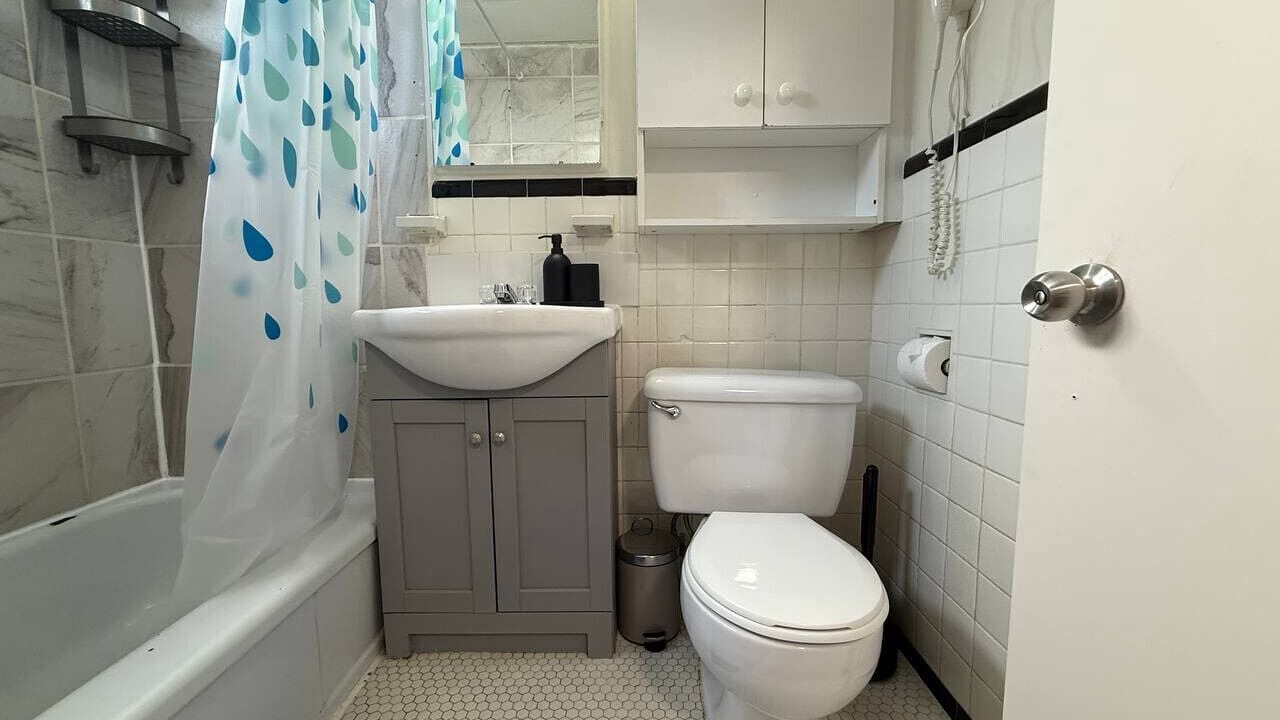 Photo of Bathroom in Cote-Des-Neiges—Notre-Dame-De-Grace