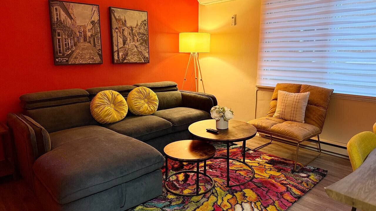 Photo of Livingroom in Cote-Des-Neiges—Notre-Dame-De-Grace