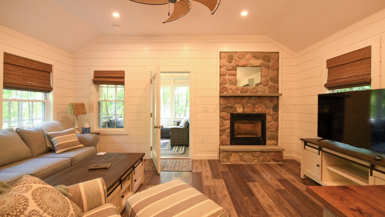 Photo of Livingroom in Thompson's Point