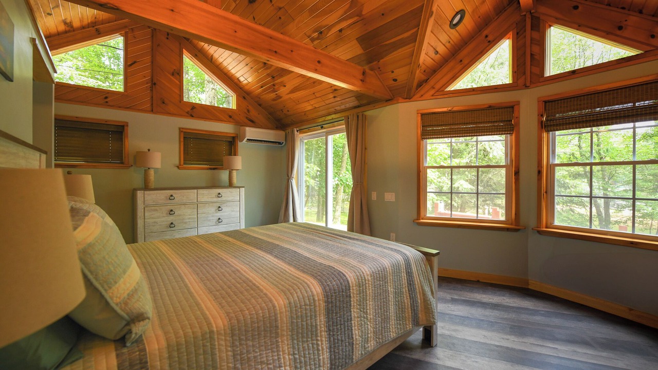 Photo of Bedroom in Thompson's Point