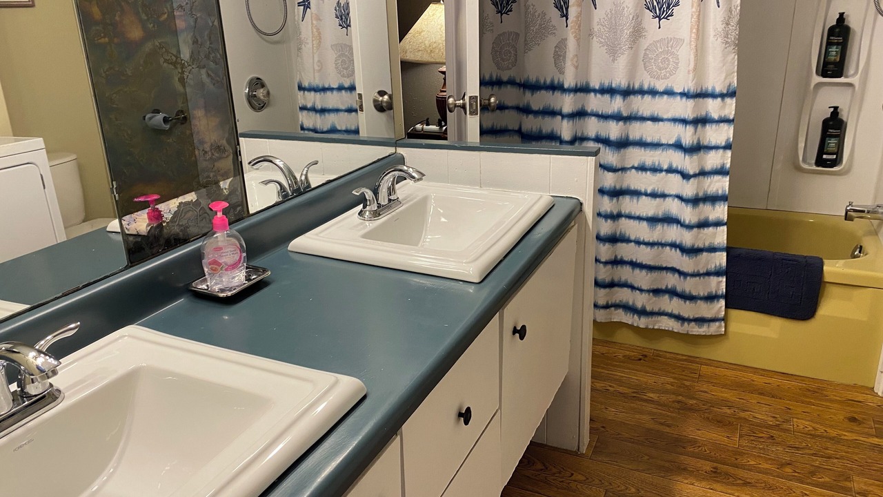 Photo of Bathroom in Golden