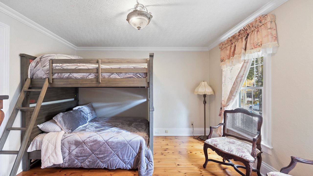 Photo of Bedroom in Amherstburg