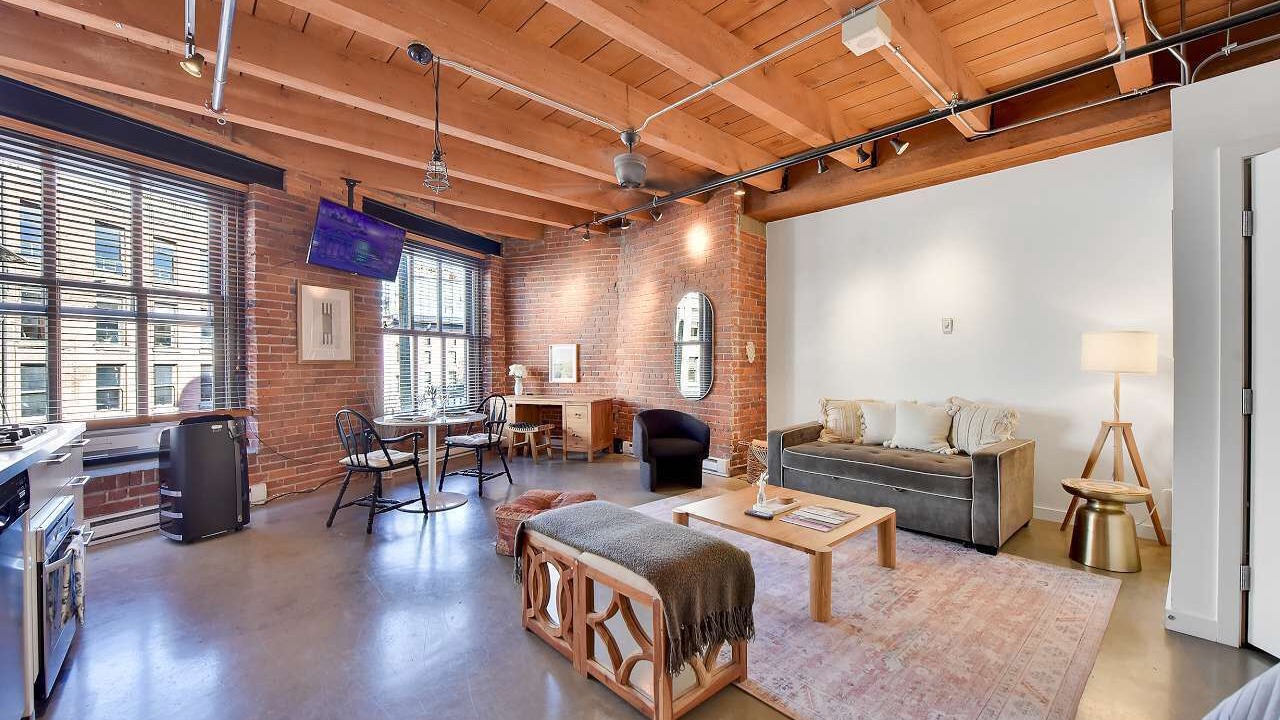 Photo of Livingroom in Downtown Eastside