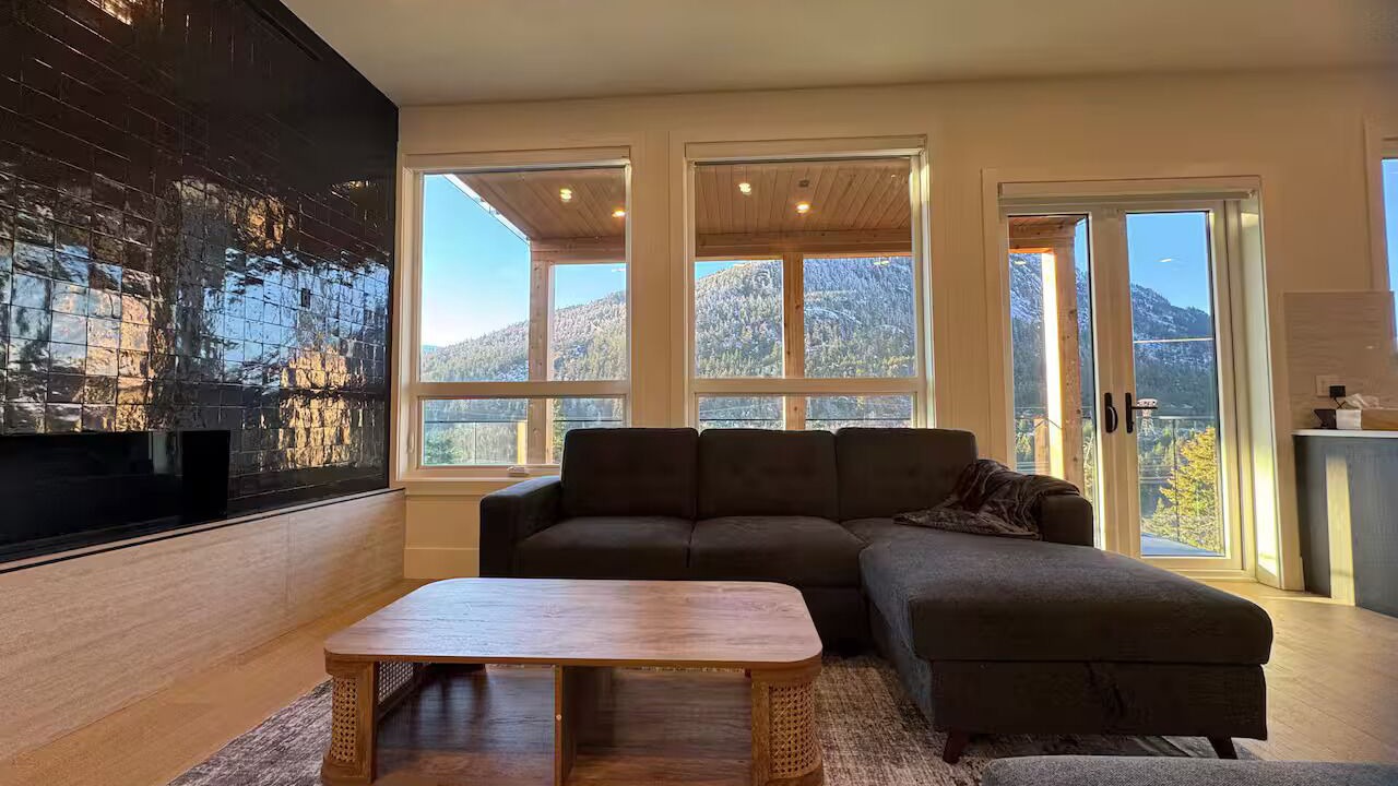 Photo of Livingroom in Sea to Sky Highway