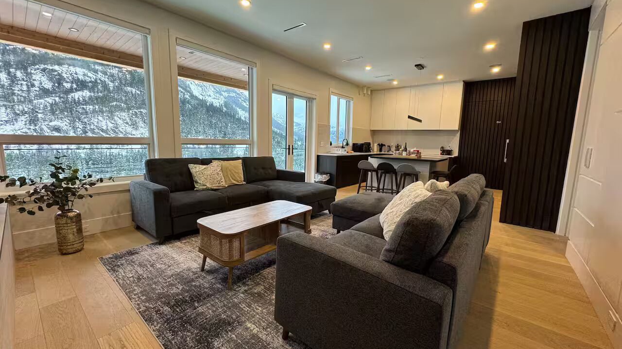 Photo of Livingroom in Sea to Sky Highway