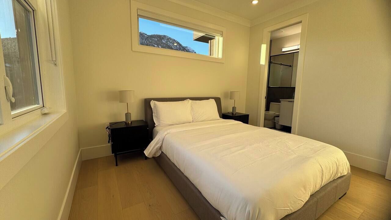 Photo of Bedroom in Sea to Sky Highway