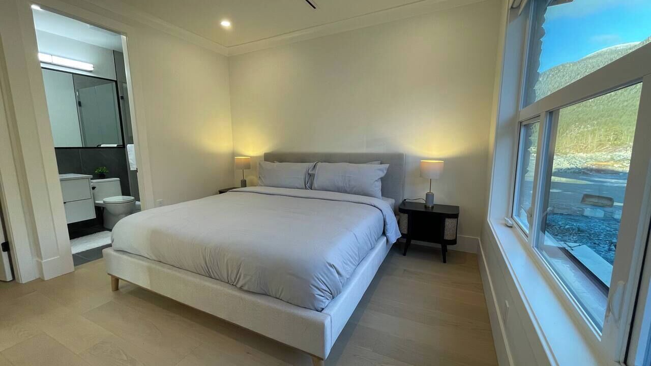 Photo of Bedroom in Sea to Sky Highway