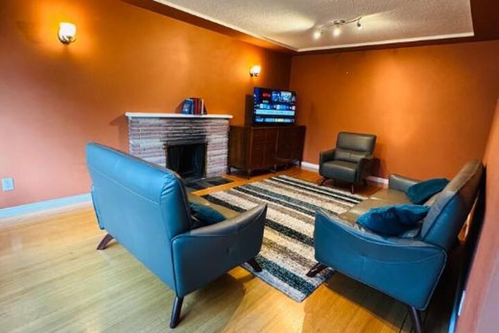 Photo of Livingroom in Marpole
