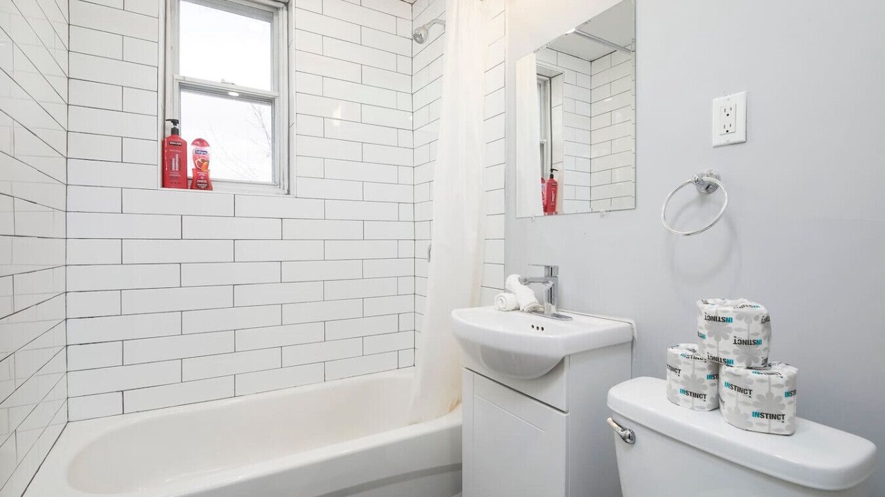 Photo of Bathroom in Cote-Des-Neiges—Notre-Dame-De-Grace