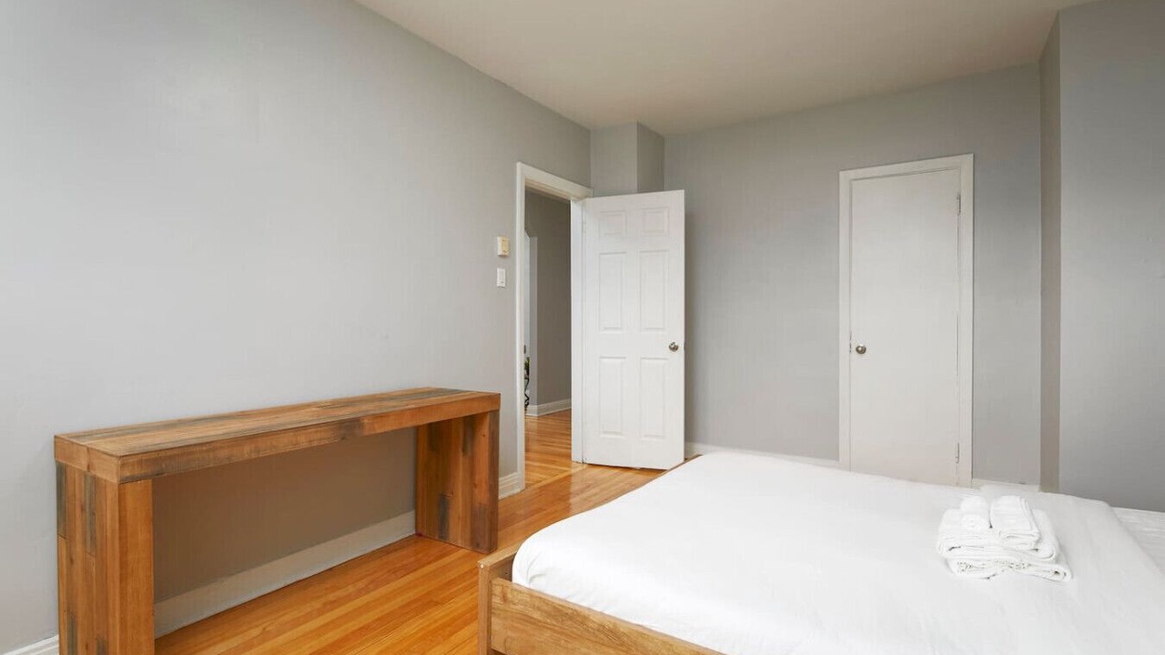 Photo of Bedroom in Cote-Des-Neiges—Notre-Dame-De-Grace