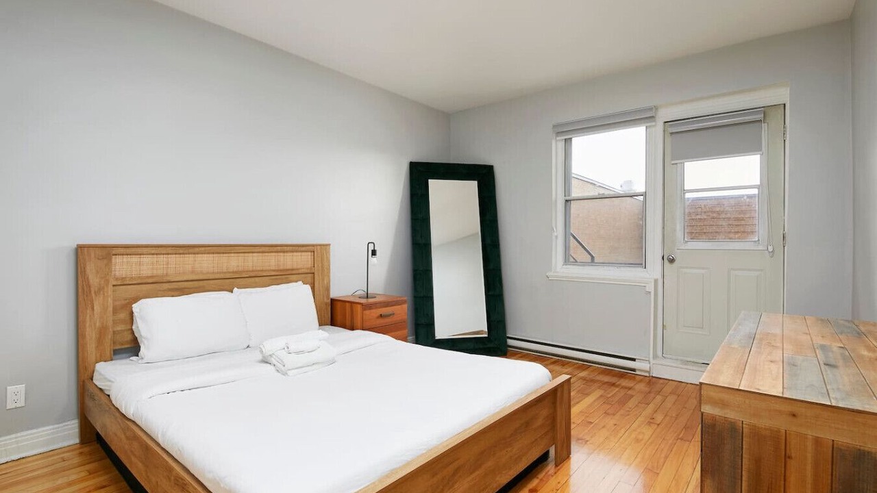 Photo of Bedroom in Cote-Des-Neiges—Notre-Dame-De-Grace