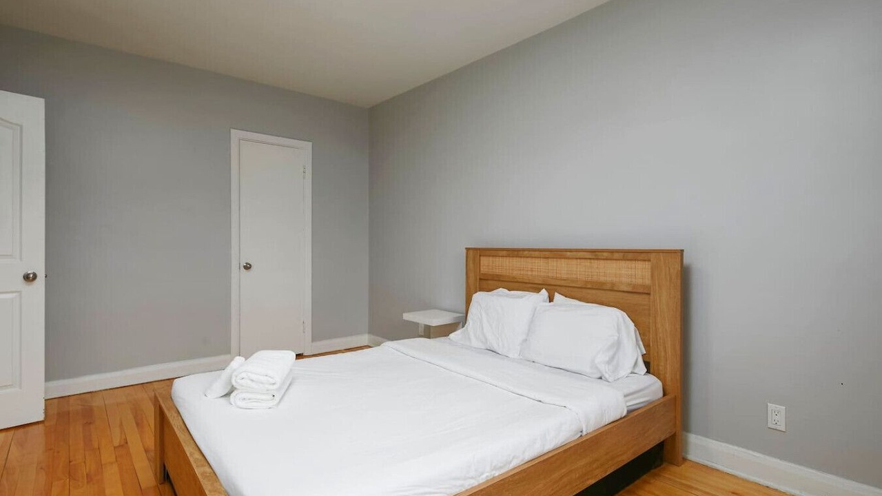Photo of Bedroom in Cote-Des-Neiges—Notre-Dame-De-Grace