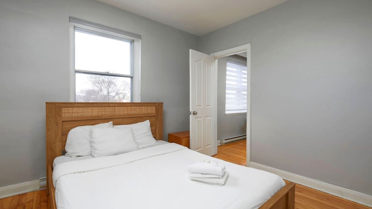 Photo of Bedroom in Cote-Des-Neiges—Notre-Dame-De-Grace