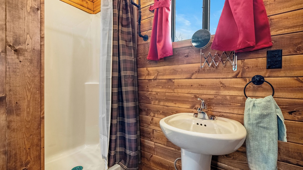 Photo of Bathroom in Foothills County