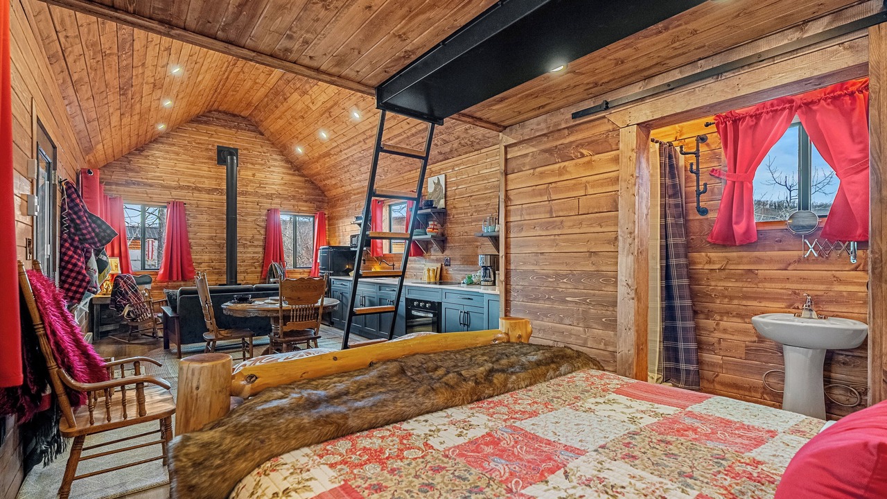 Photo of Bedroom in Foothills County
