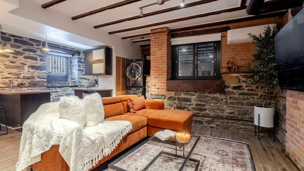Photo of Livingroom in Shaughnessy Village