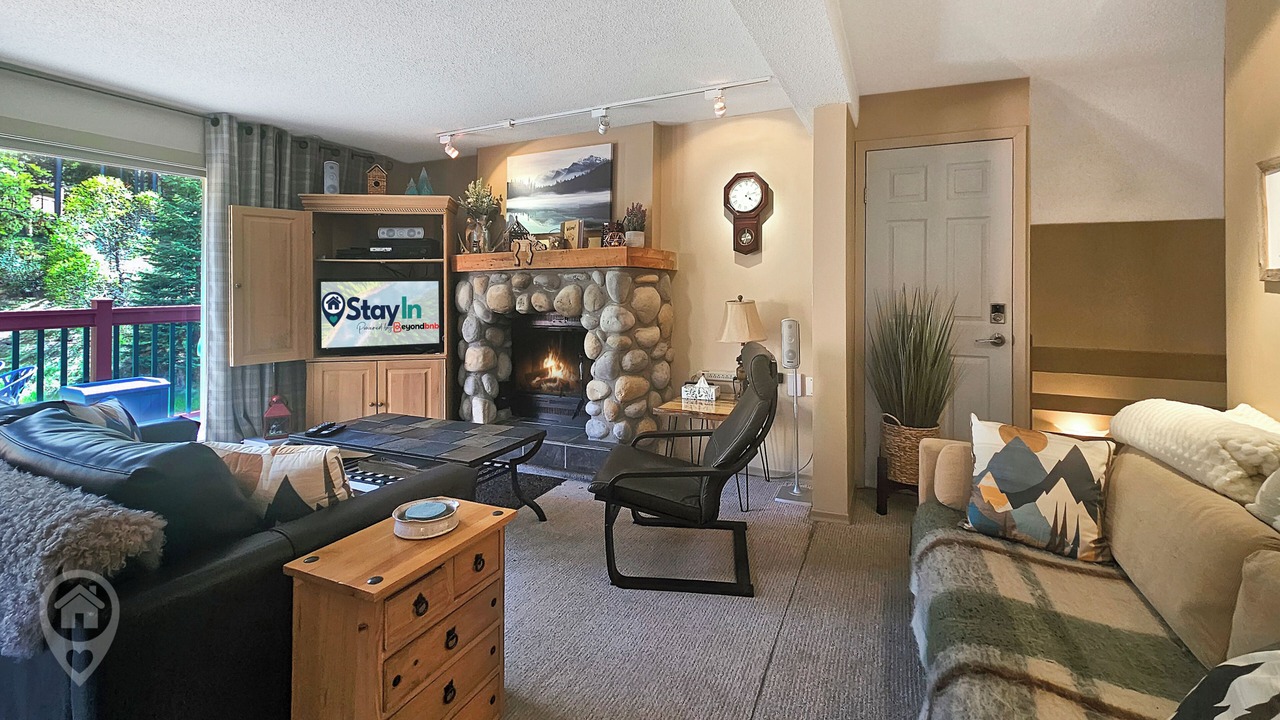 Photo of Livingroom in East Kootenay